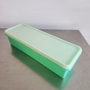 Vintage Tupperware Celery/Vegetable Keeper